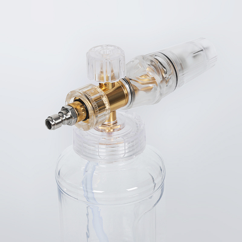 Hoge druk grote mond witte schuimer