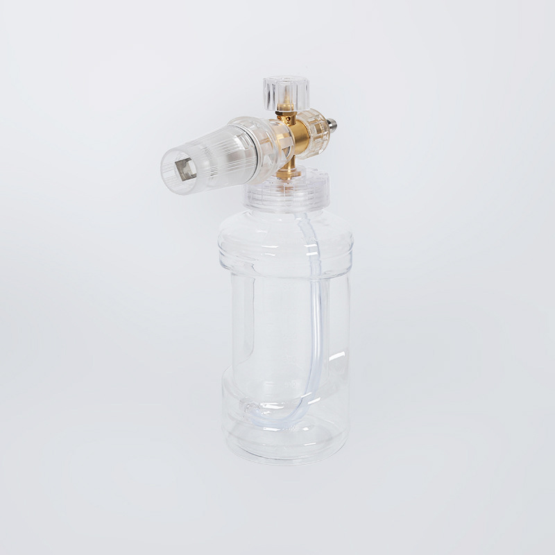 Hoge druk grote mond witte schuimer