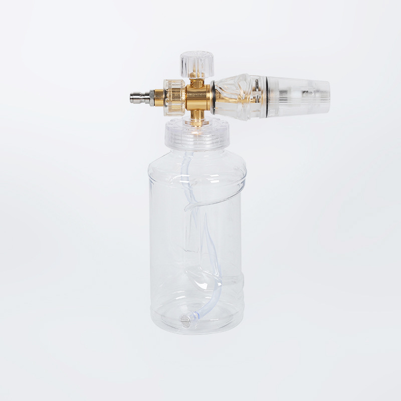 Hoge druk grote mond witte schuimer