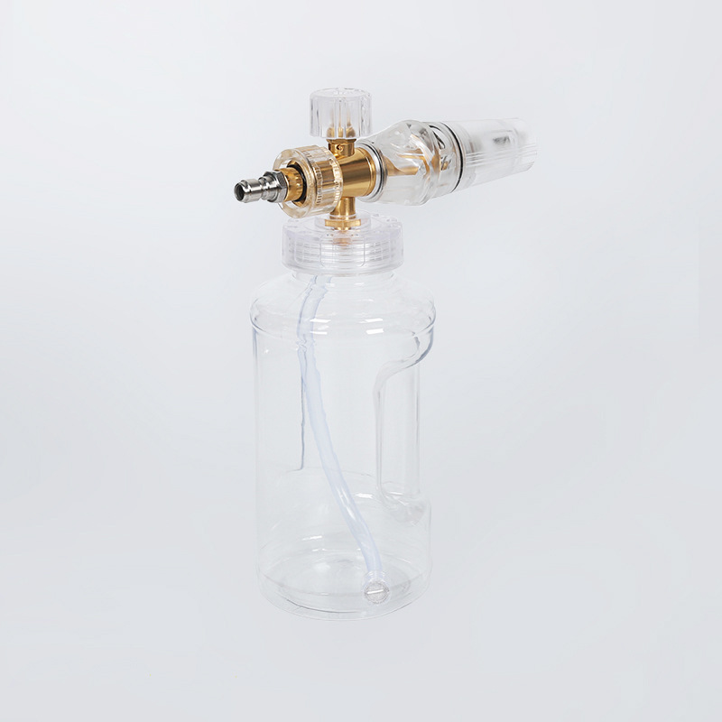 Hoge druk grote mond witte schuimer