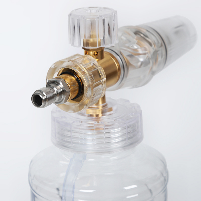 Hoge druk grote mond witte schuimer